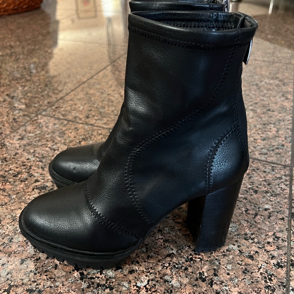 Vince Camuto Erettie Black Booties Size 6.5 - Picture 3 of 5